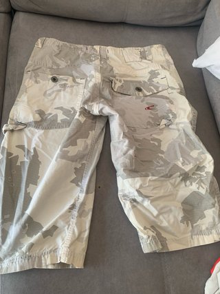 Pantalones cortos camuflaje beige y gris