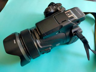 Cámara Nikon Coolpix P1000 + Accesorios COMO NUEVA
