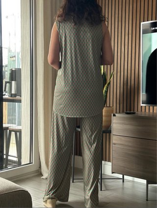 Traje levita mujer verde y rosa