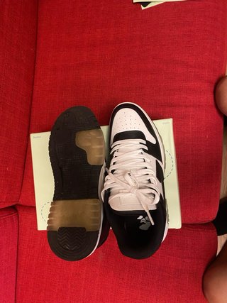 Scarpe Off-White nere e bianche