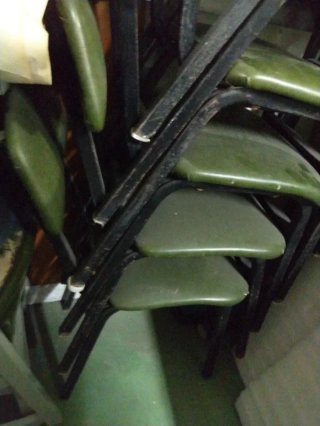 Silla de oficina negra y marrón