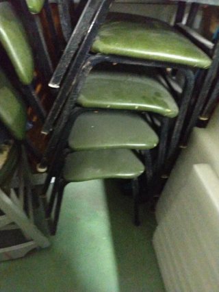 Silla de oficina negra y marrón