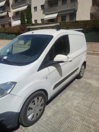 Ford E-Transit Courier 2017