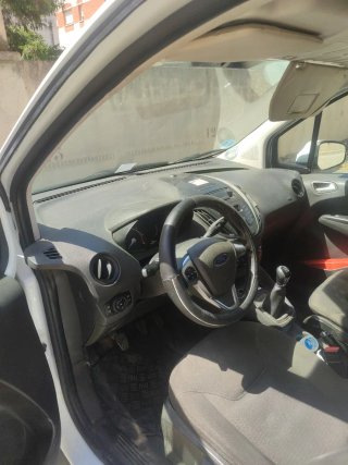 Ford E-Transit Courier 2017
