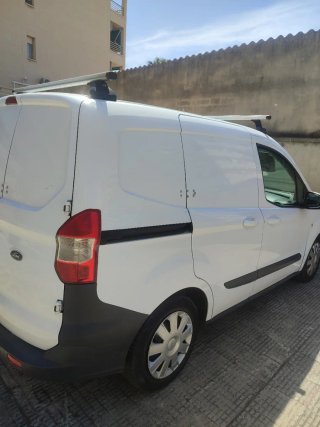 Ford E-Transit Courier 2017