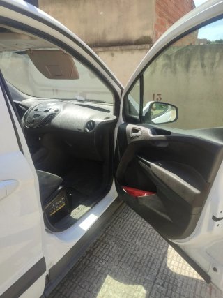 Ford E-Transit Courier 2017