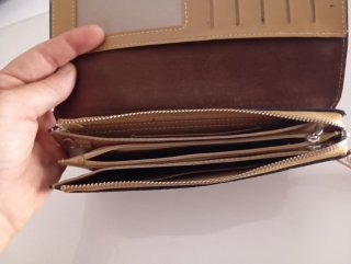 Cartera de mano rosa palo.