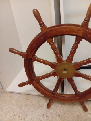 Timón de barco de madera