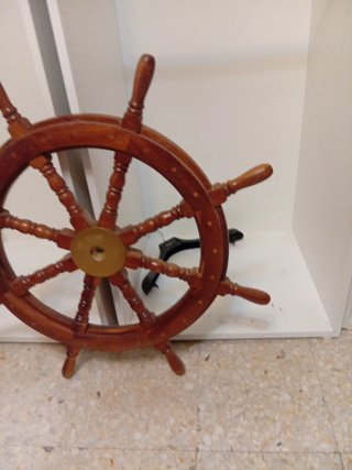 Timón de barco de madera