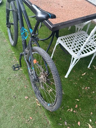 Bicicleta de montaña negra