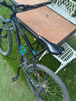 Bicicleta de montaña negra