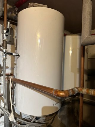 Caldera gasóleo Buderus 30kW + acumulador 390 L