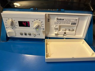 Caldera gasóleo Buderus 30kW + acumulador 390 L