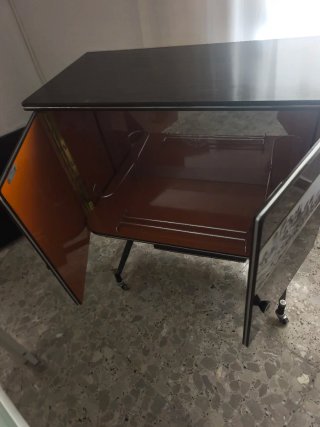 Mueble de tele con bandeja de extraíble y luz