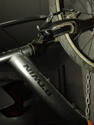 Bicicleta de montaña negra