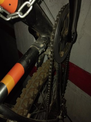 Bicicleta de montaña negra