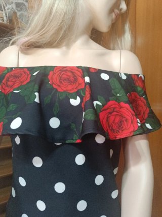 Vestido de lunares y rosas