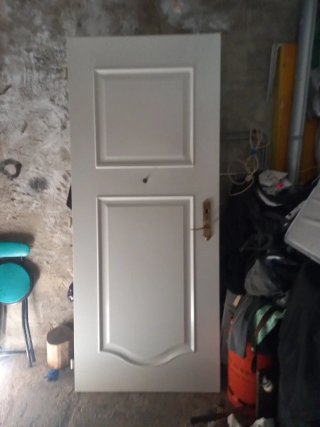 Puerta blanca interior