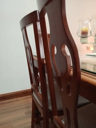 Mesa de comedor y 6 sillas de madera
