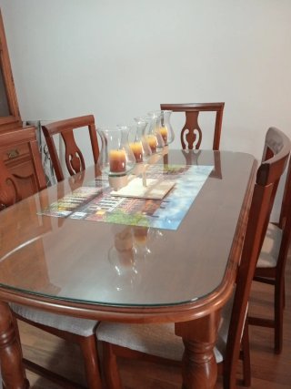 Mesa de comedor y 6 sillas de madera