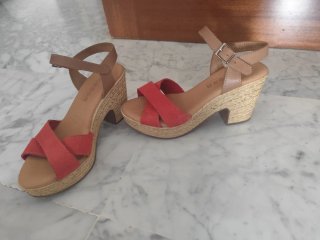 Zapatos tacón rojo casual