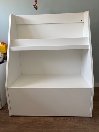 Librería infantil con almacenaje. Bergig de ikea