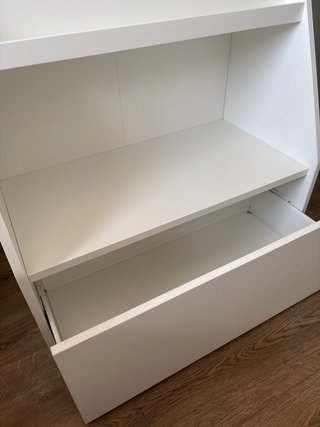 Librería infantil con almacenaje. Bergig de ikea