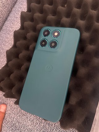 Motorola Moto G77 Caja y Teléfono