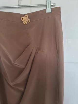 Falda marrón elegante