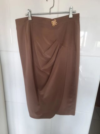 Falda marrón elegante