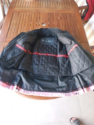 Chaqueta de moto rosa
