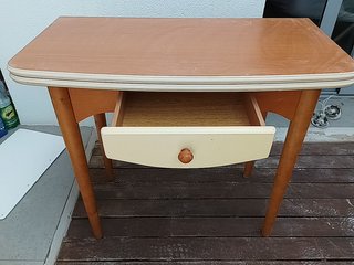 Mesa auxiliar de madera