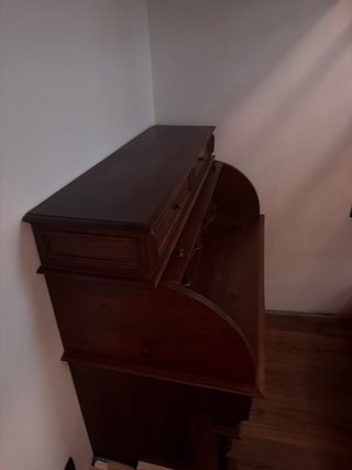 Escritorio antiguo de madera