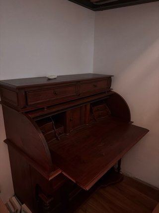Escritorio antiguo de madera