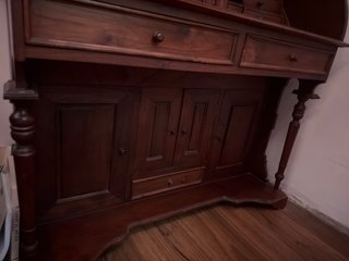 Escritorio antiguo de madera