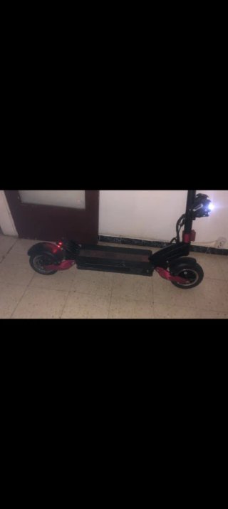 Patinete eléctrico con luces