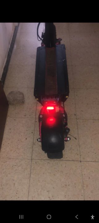 Patinete eléctrico con luces