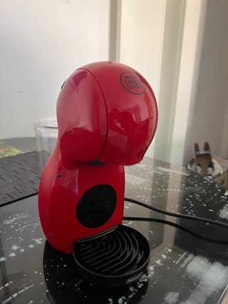 Cafetera de cápsulas roja