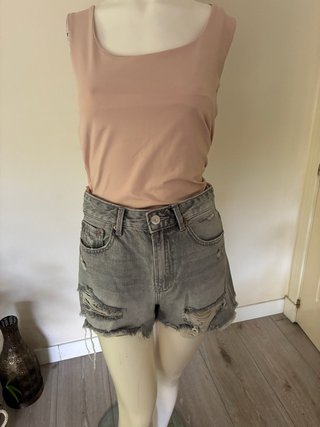 Pantalón Deshilachado Stradivarius y Top Rosa