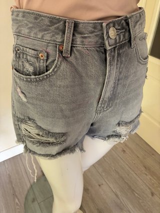 Pantalón Deshilachado Stradivarius y Top Rosa