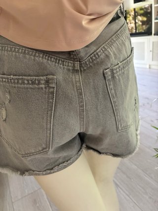 Pantalón Deshilachado Stradivarius y Top Rosa