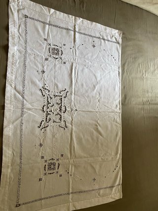 Telo ricamato a mano in  puro cotone