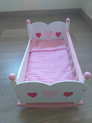 Cuna de juguete de madera