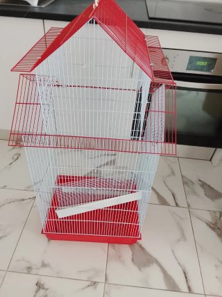 Jaula para pájaros roja y blanca