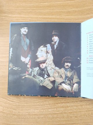 CD Libro Queen A Kind Of Magic