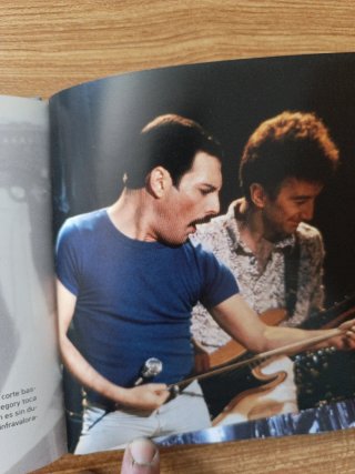 CD Libro Queen A Kind Of Magic