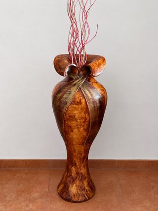 Jarrón decorativo marrón y dorado