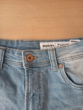 Lote tres prendas Bershka: dos top y un short