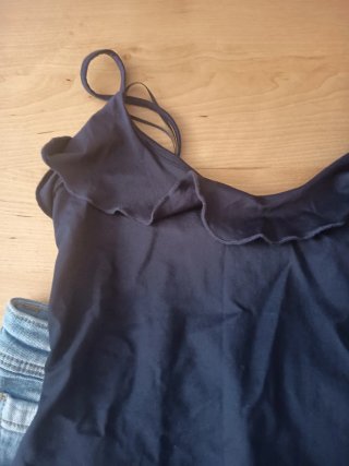 Lote tres prendas Bershka: dos top y un short