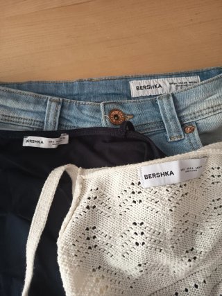 Lote tres prendas Bershka: dos top y un short